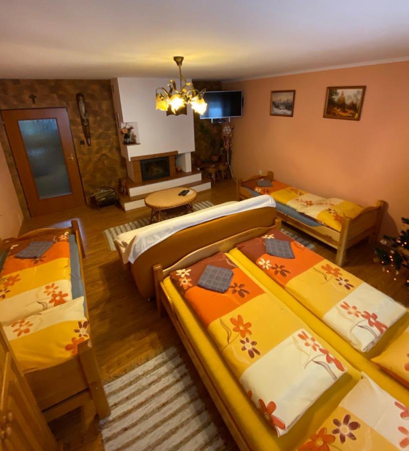 Privat U Zdenky Hotel Tvrdosin Bagian luar foto